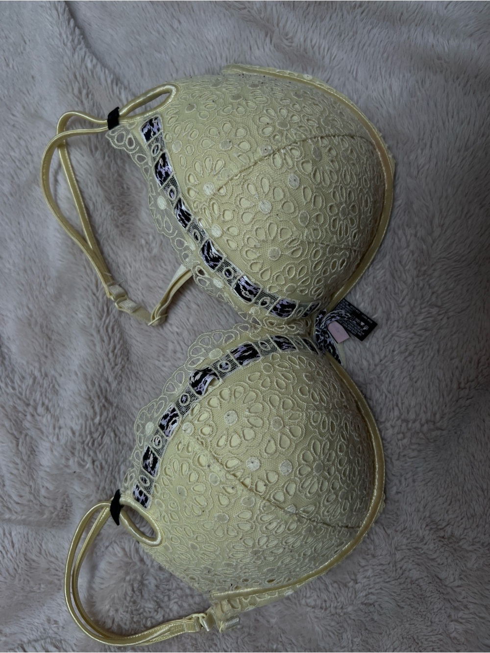 Vintage Victoria's Secret Pale Yellow Lace Floral Underwire Bra
